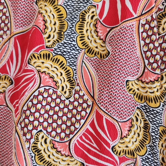 Burton of London V-Neck Red and Gold Floral Printed US Size 6 NWOT - Picture 4 of 11